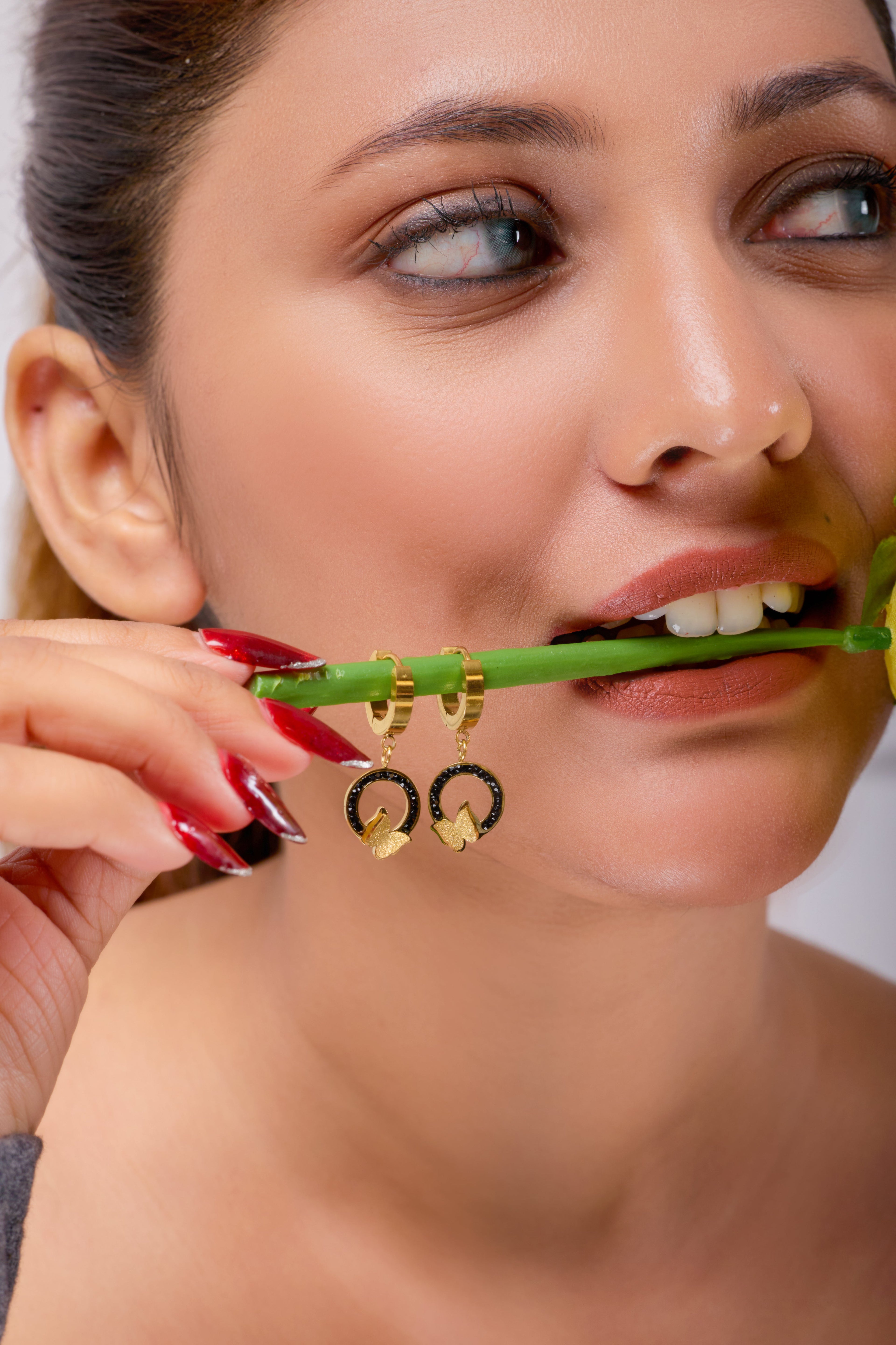 Nayika Noir Studs Earing GWE -22