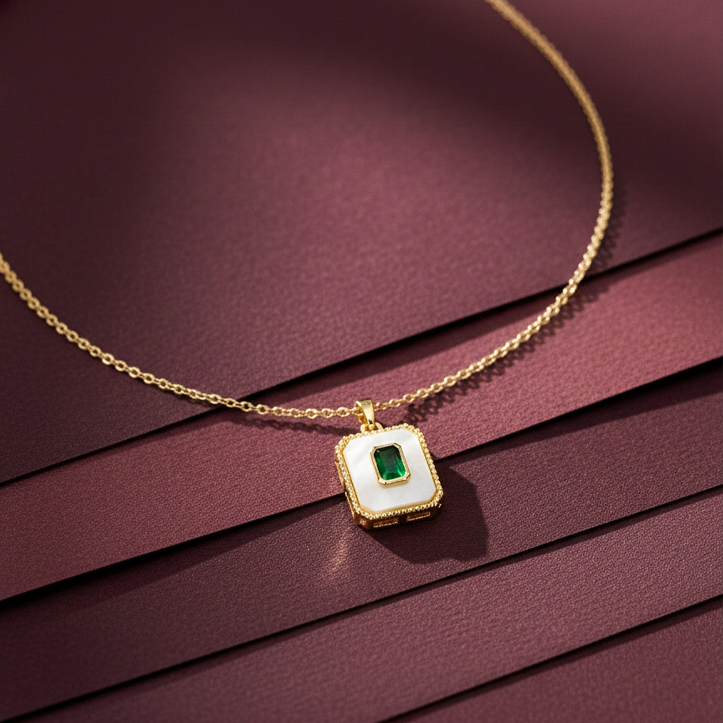 Vintage-Inspired Emerald Women Neckless GWN -94