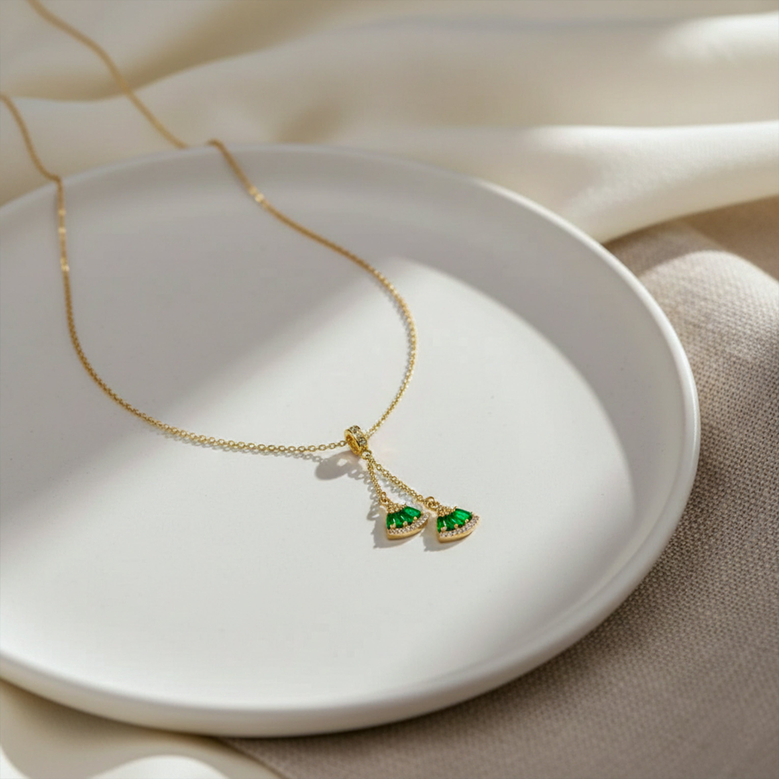 Dangling Fan Charm Women Neckless GWN -95