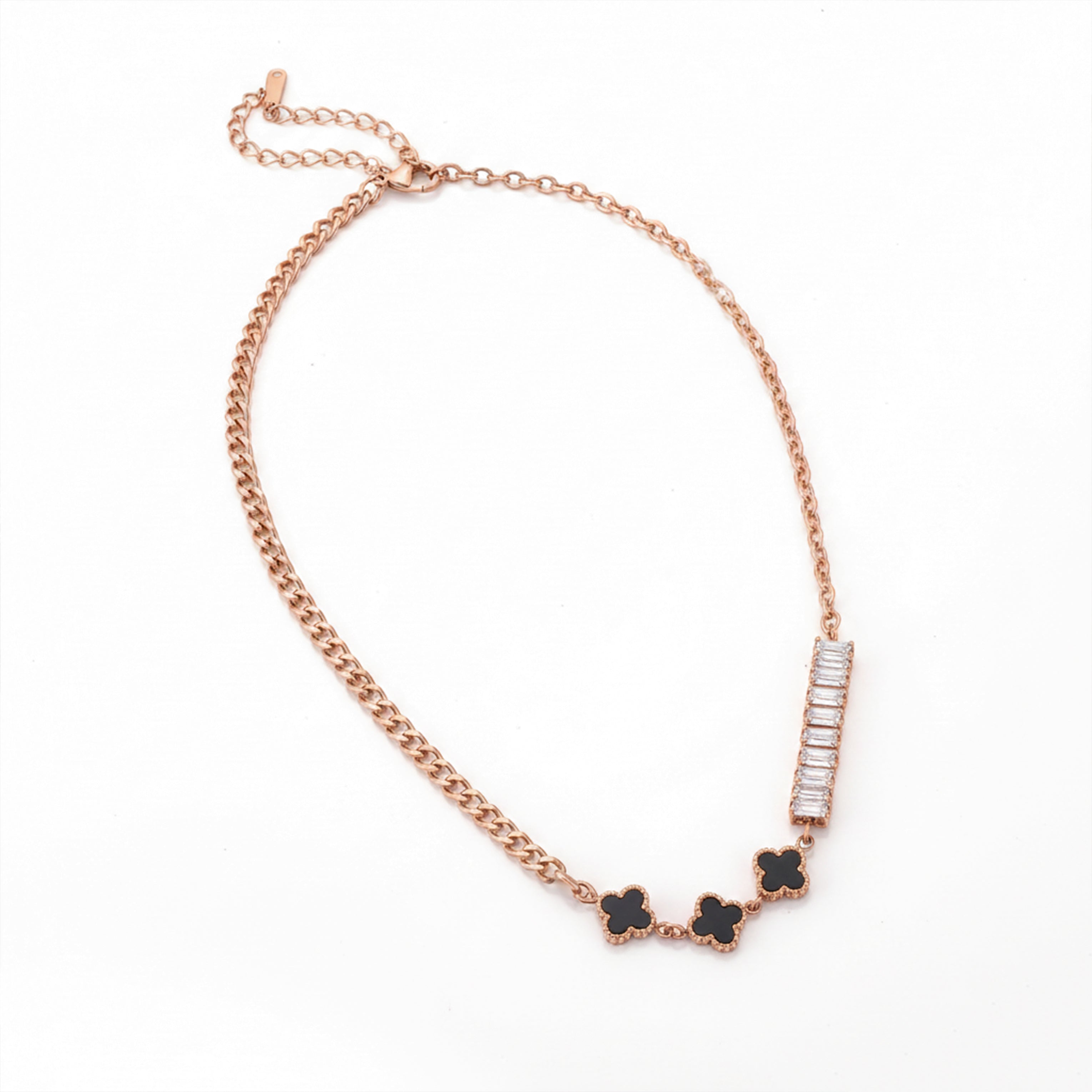 Clover Black Neckless GWN -22