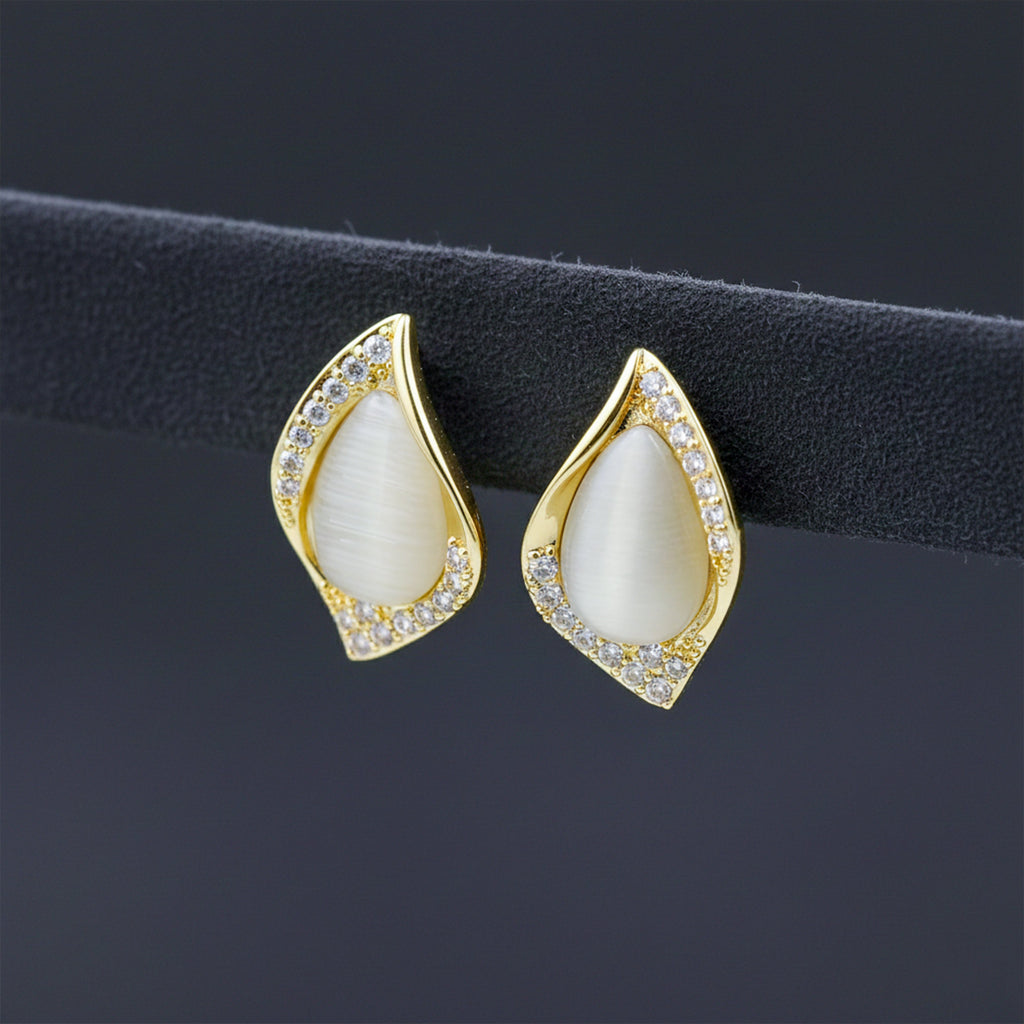 Elegant Teardrop Crystal Stud Earrings GWE -142