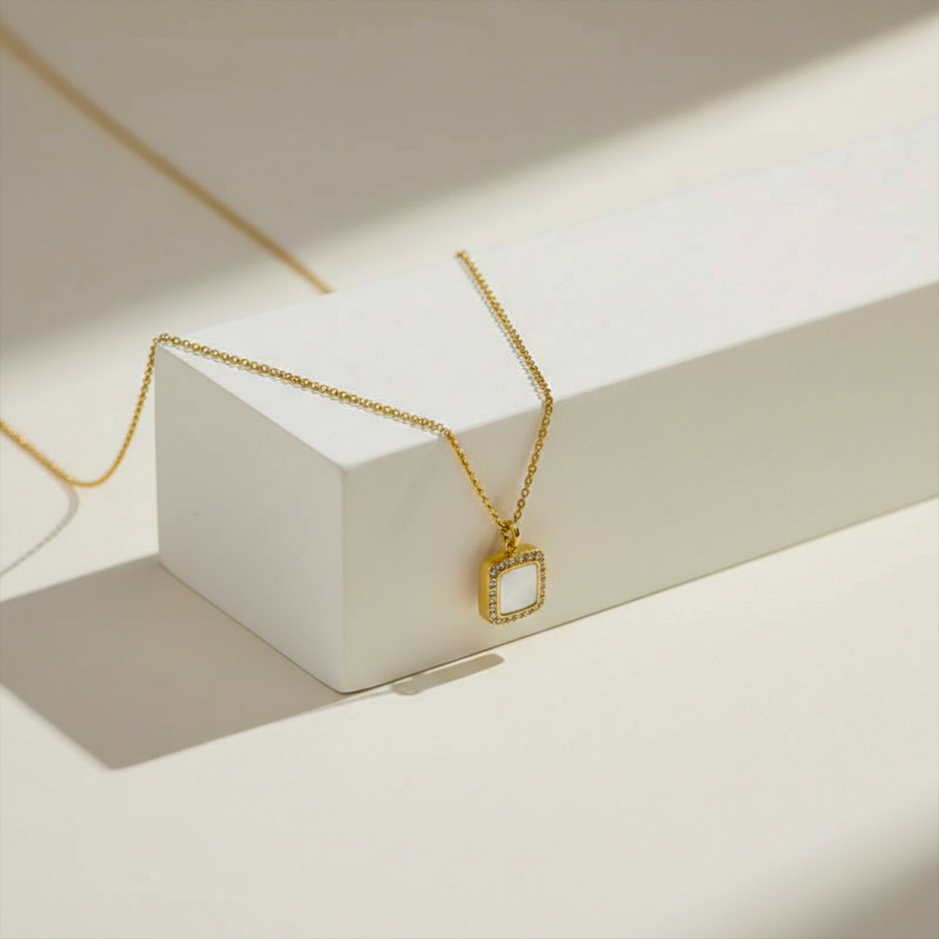Square Mother-of-Pearl Women Neckless GWN -71