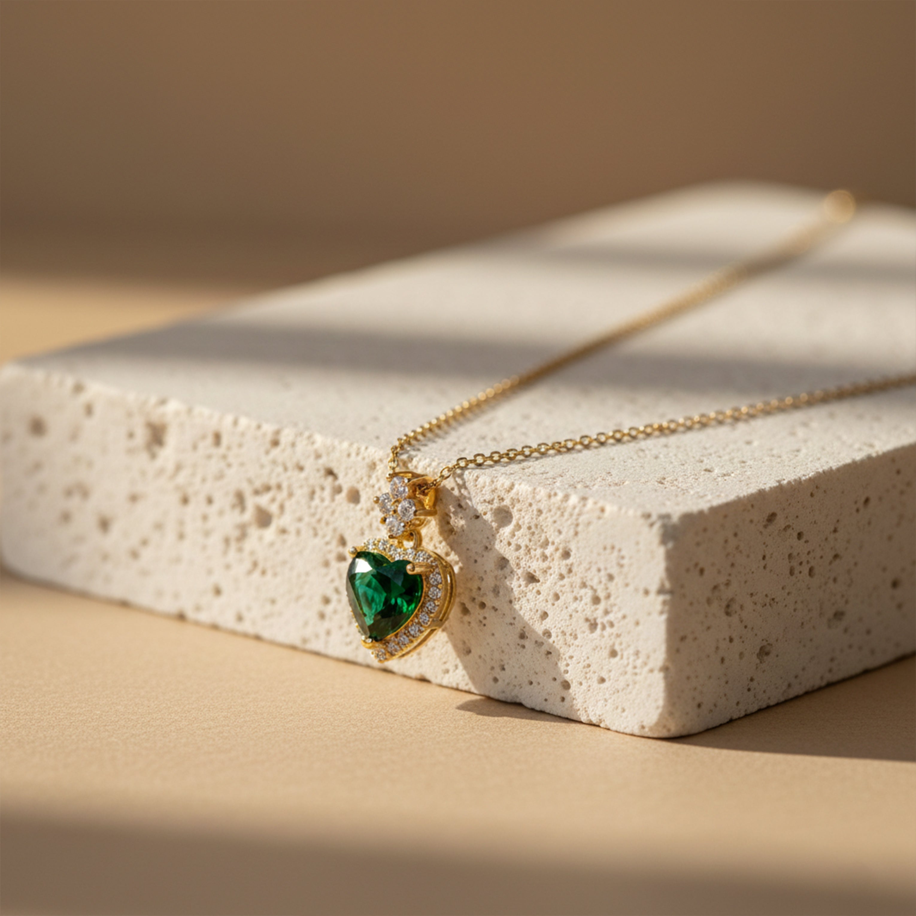Emerald Heart Drop Pendant Necklace GWN -163