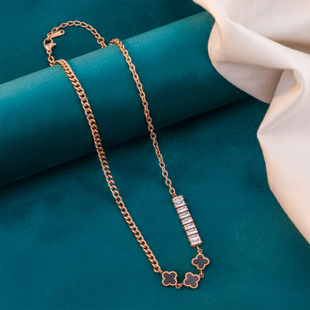Clover Black Neckless GWN -22