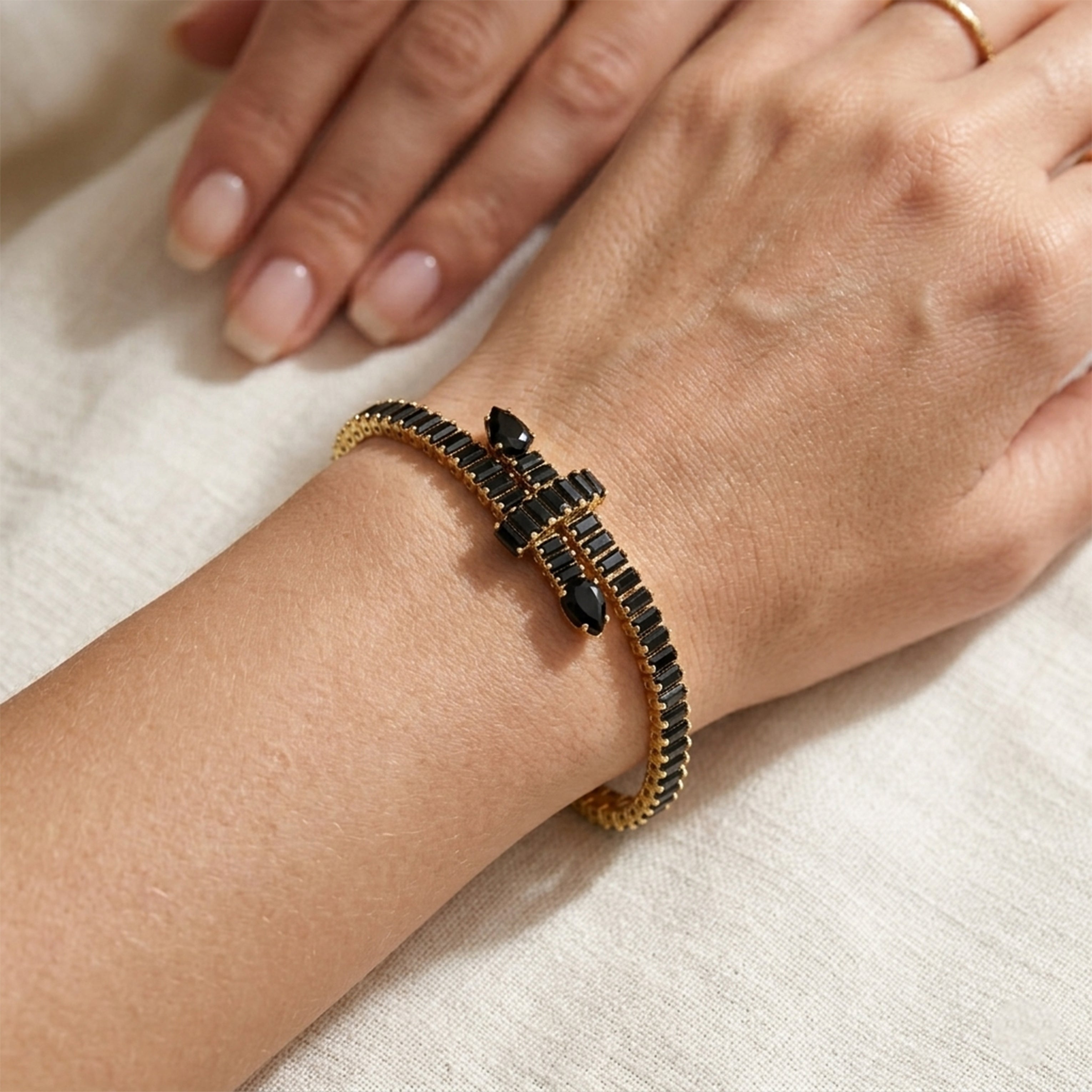 Black Stone Bow Bracelet GWB -126