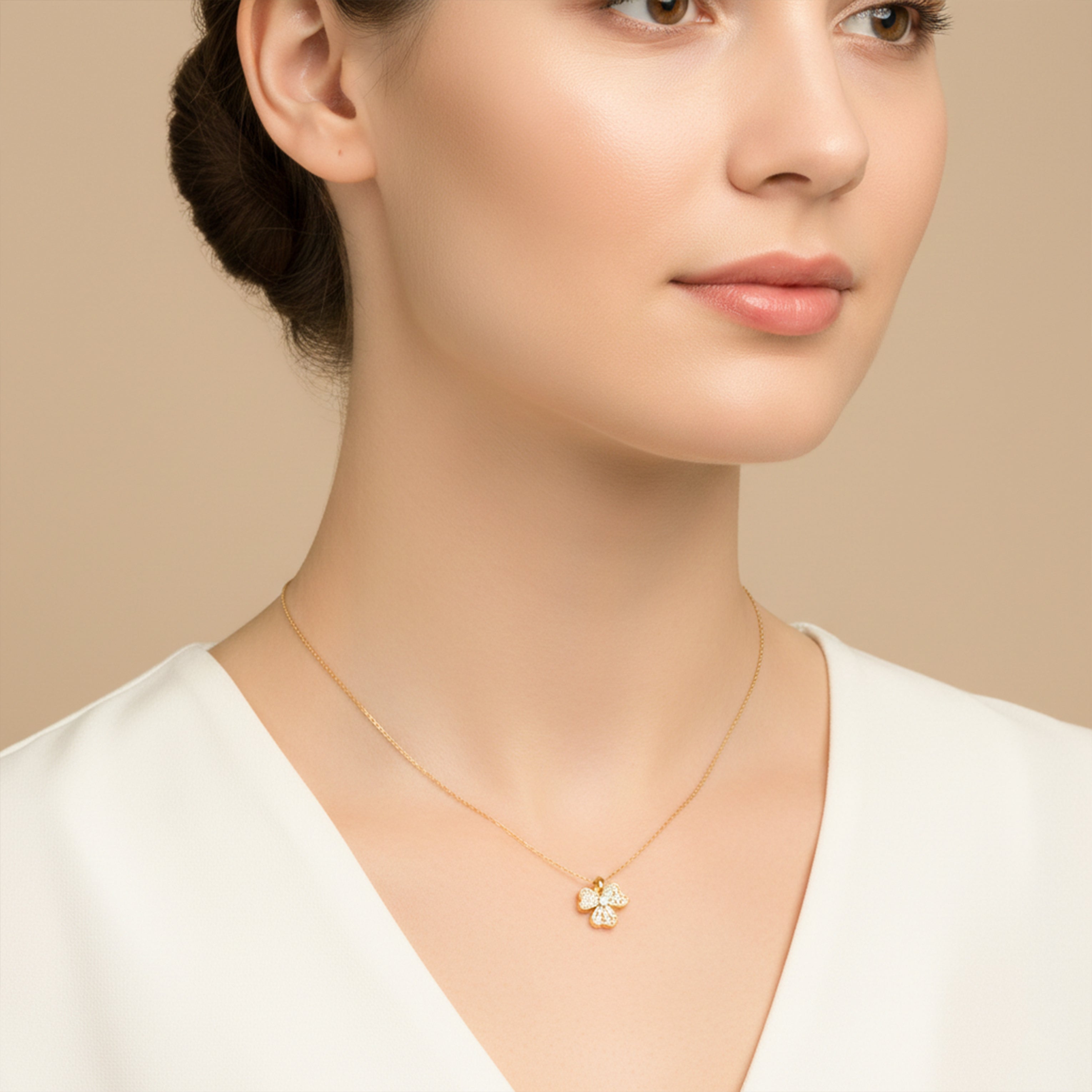 Crystal Clover Pendant Necklace GWN -125