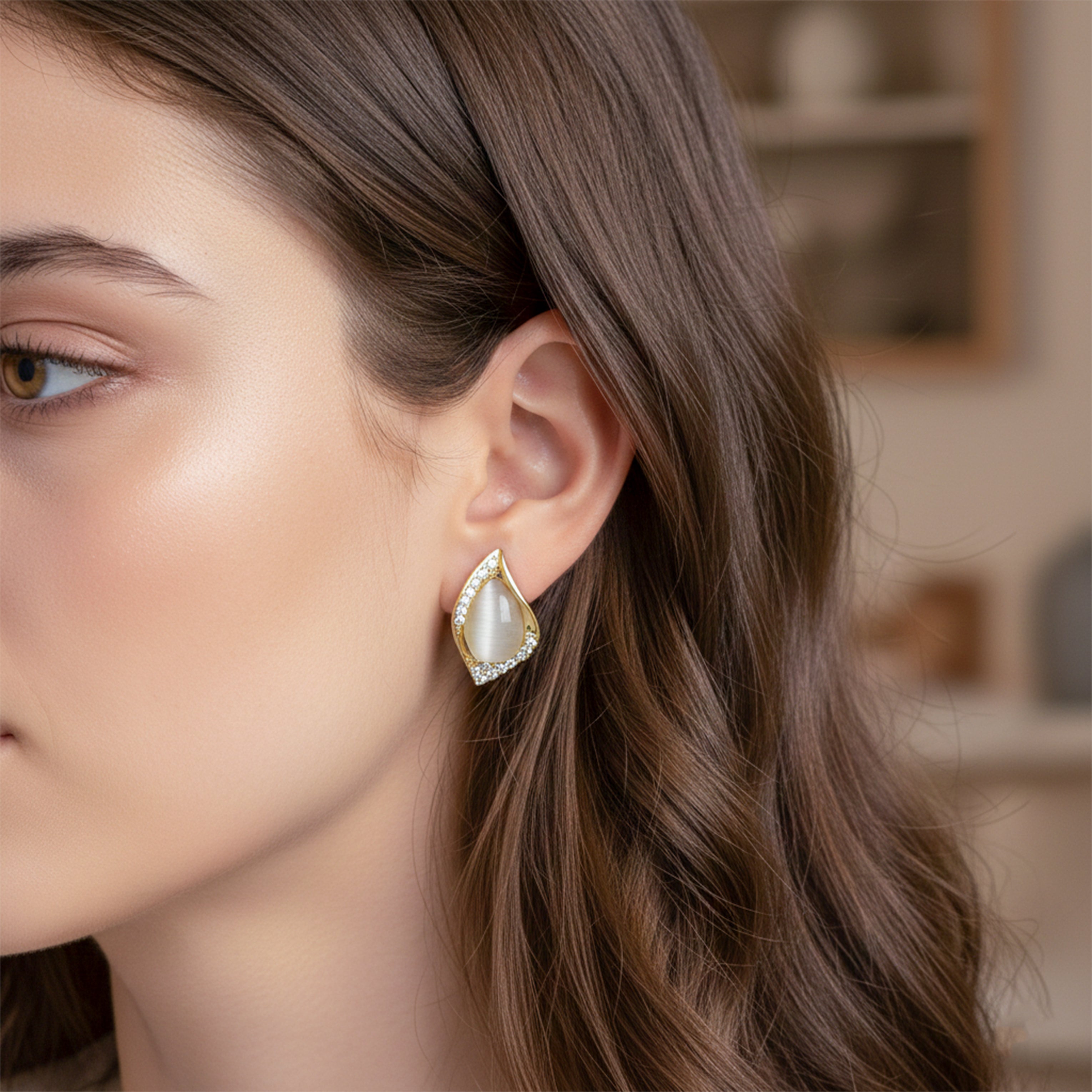 Elegant Teardrop Crystal Stud Earrings GWE -142