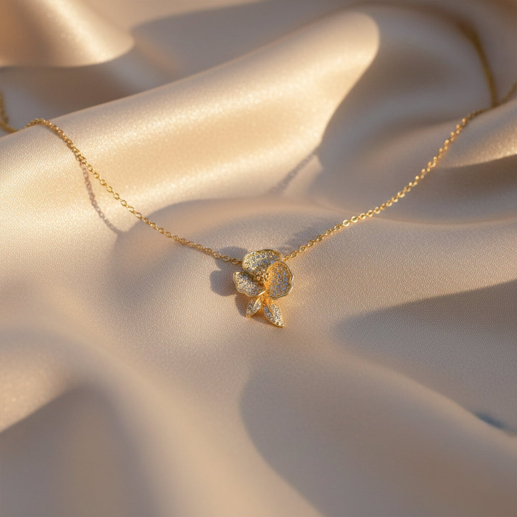 Crystal Flower Pendant Necklace GWN -153