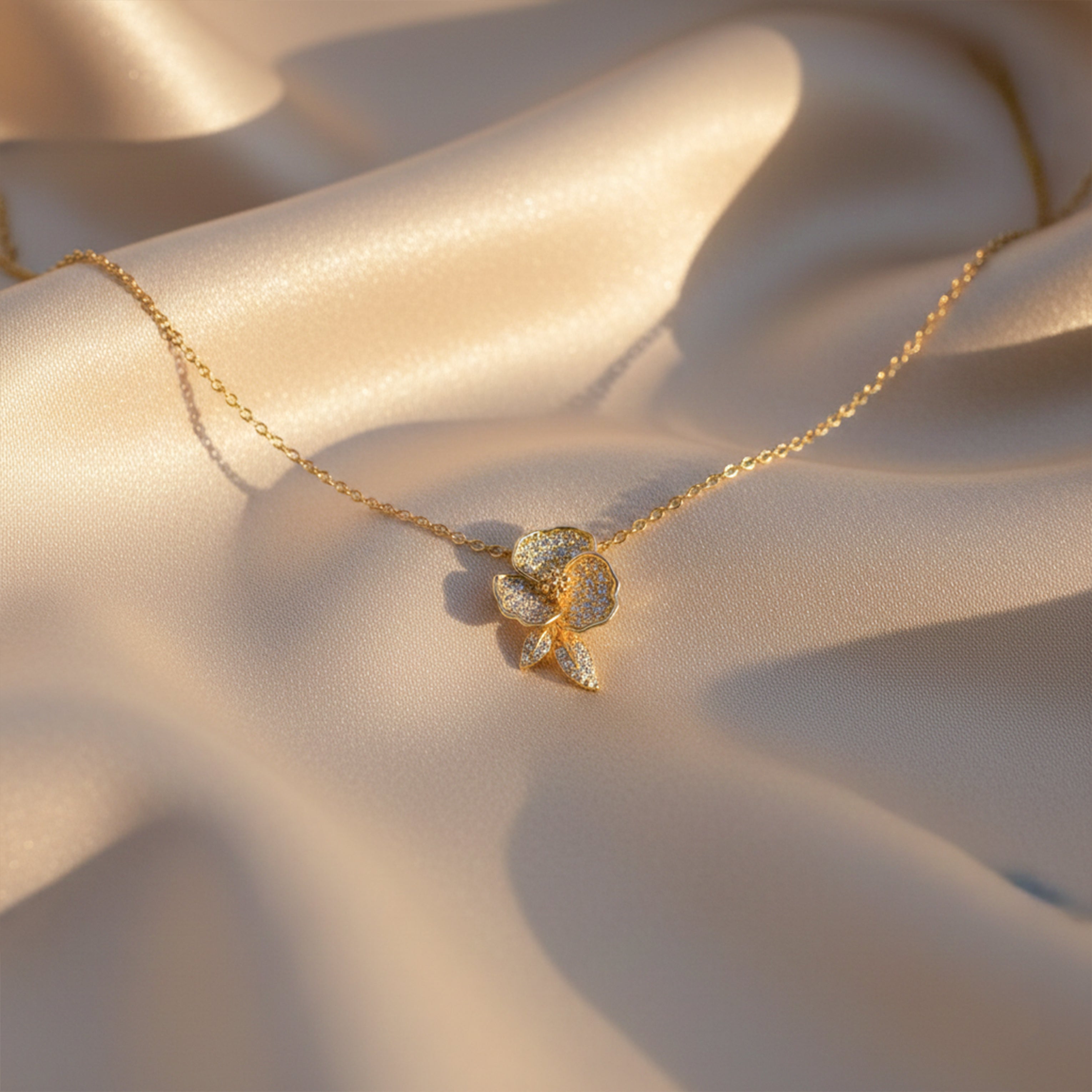 Crystal Flower Pendant Necklace GWN -153