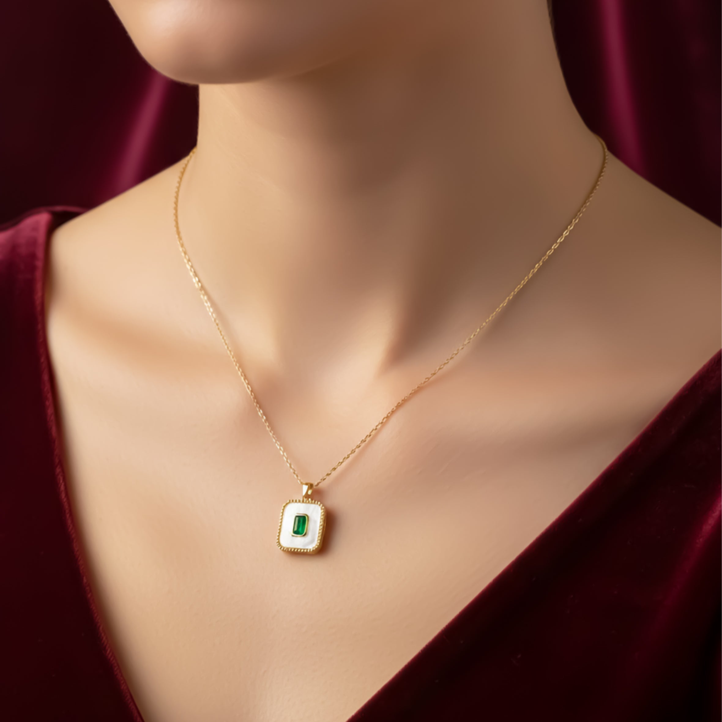 Vintage-Inspired Emerald Women Neckless GWN -94