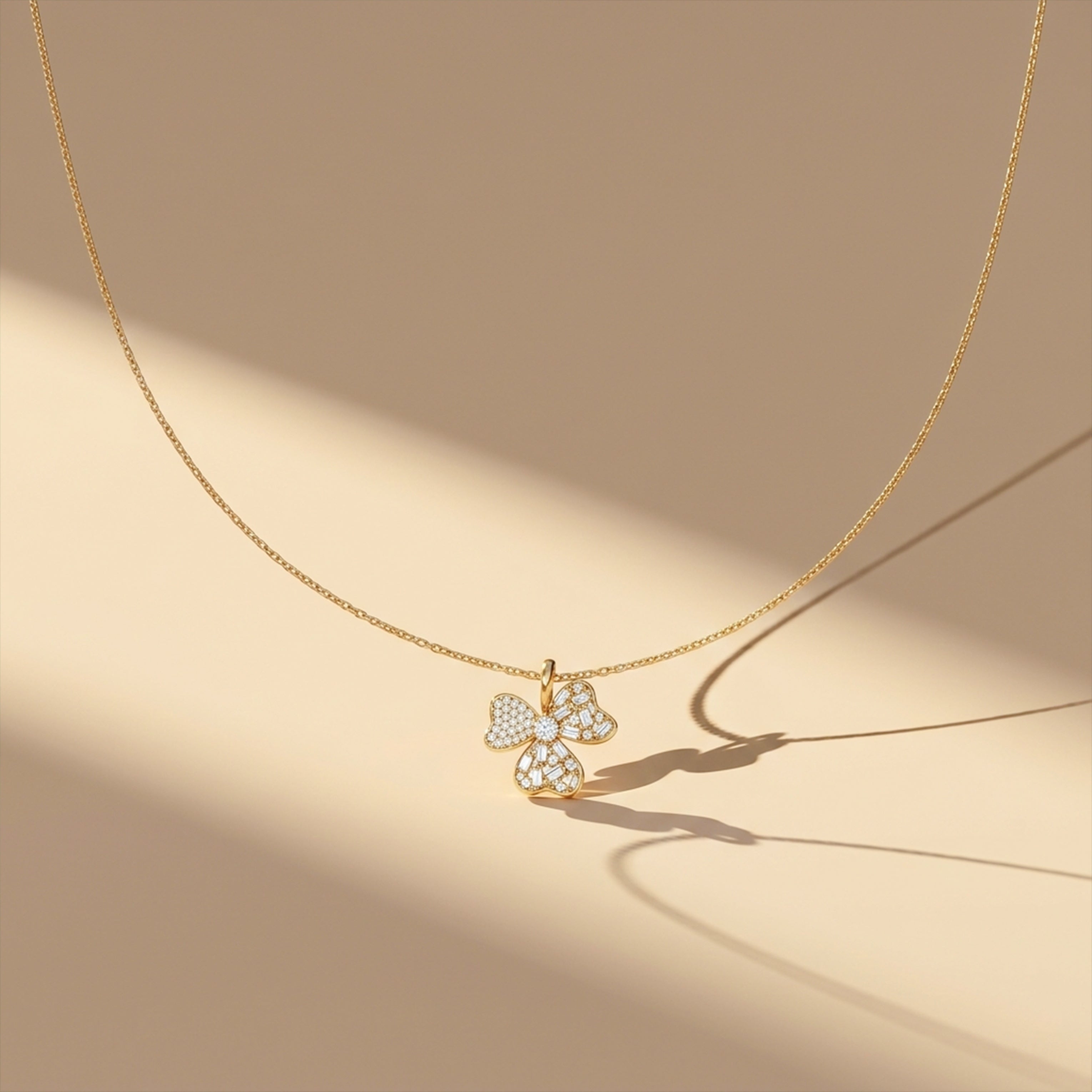 Crystal Clover Pendant Necklace GWN -125