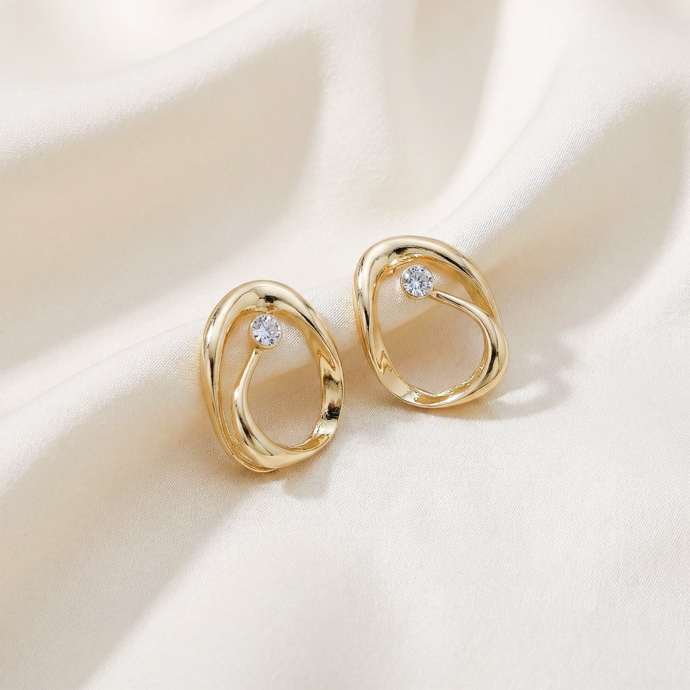 Aurelia Twist Diamond Stud Earrings GWE -51