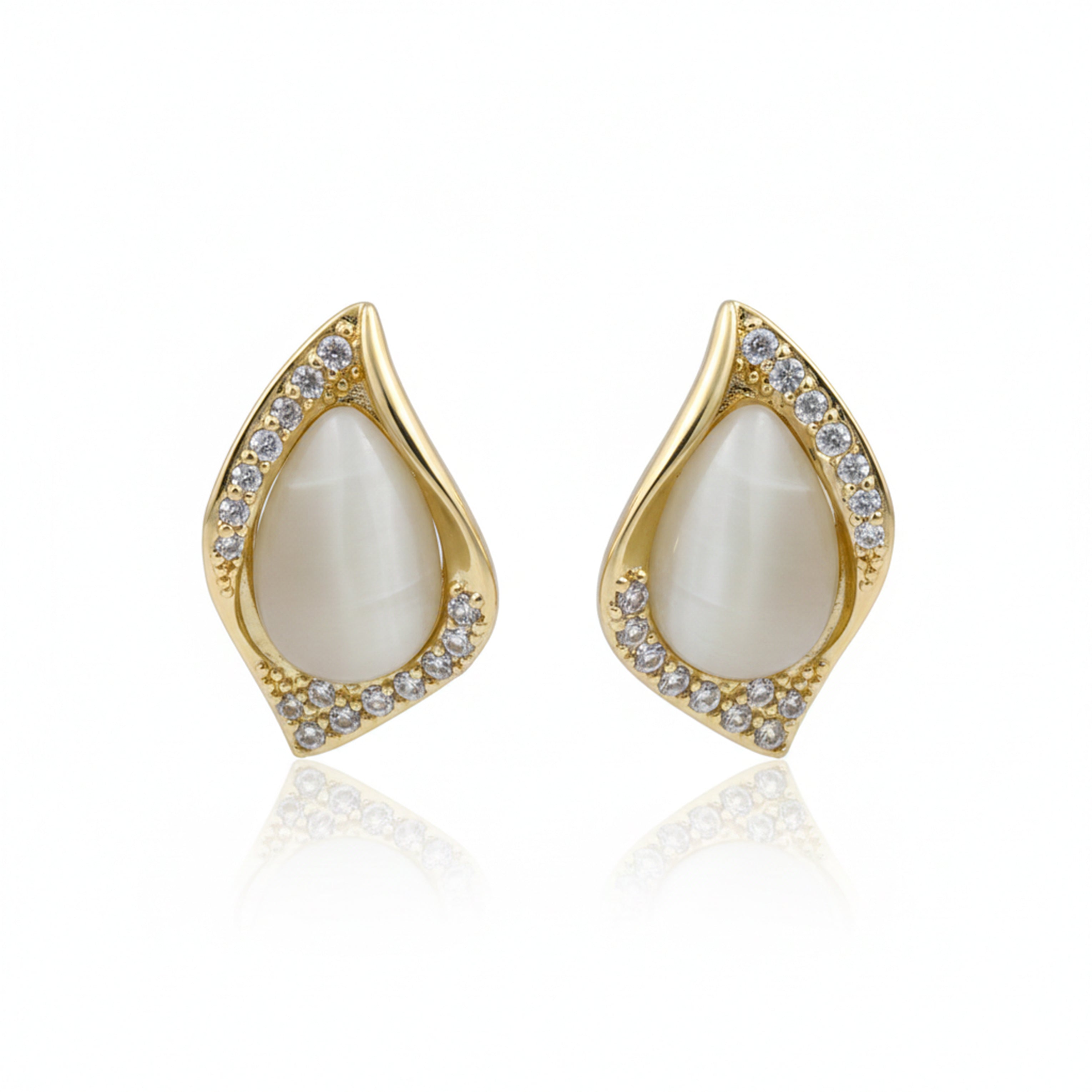 Elegant Teardrop Crystal Stud Earrings GWE -142