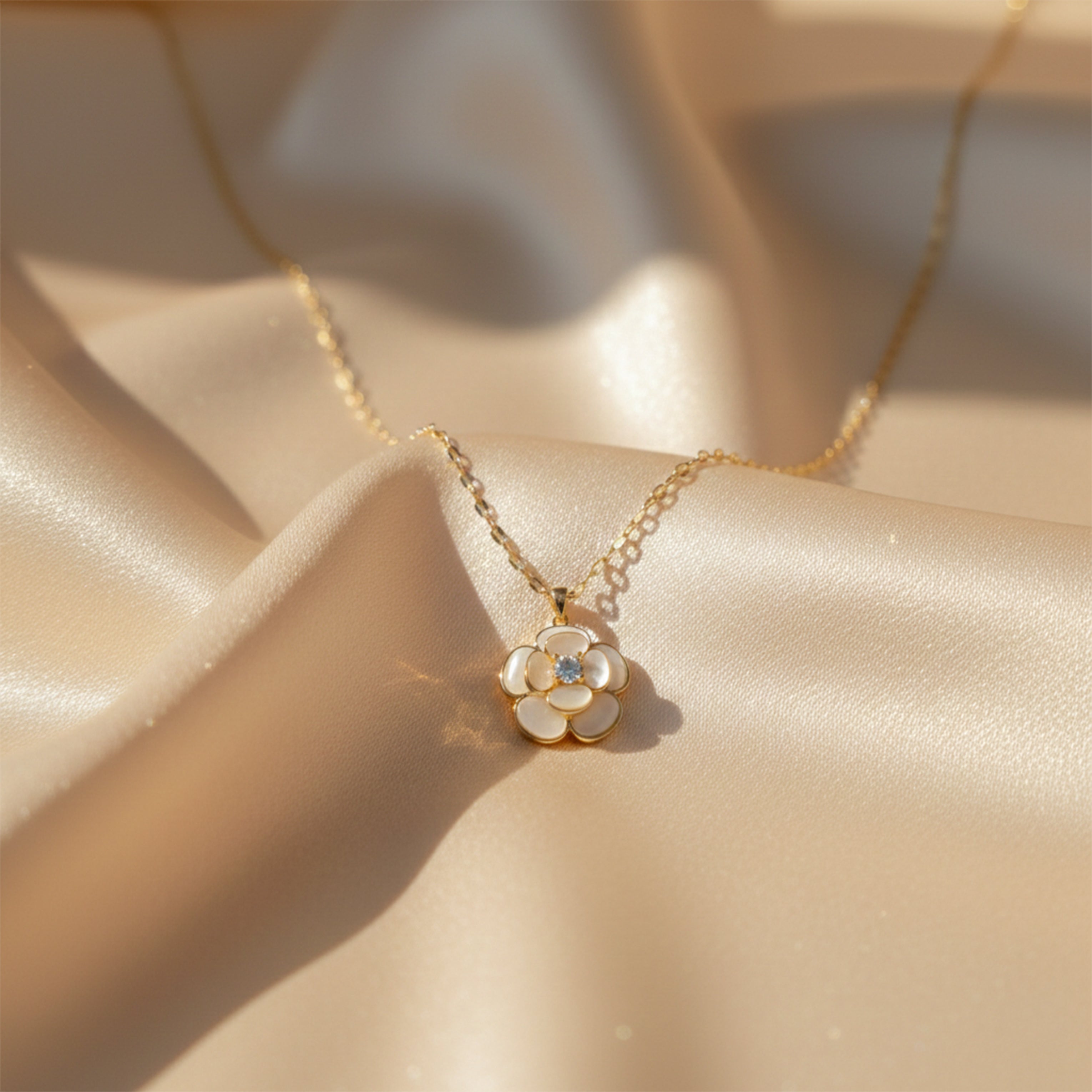White Floral Charm Pendant Necklace GWN -126