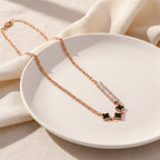 Clover Black Neckless GWN -22