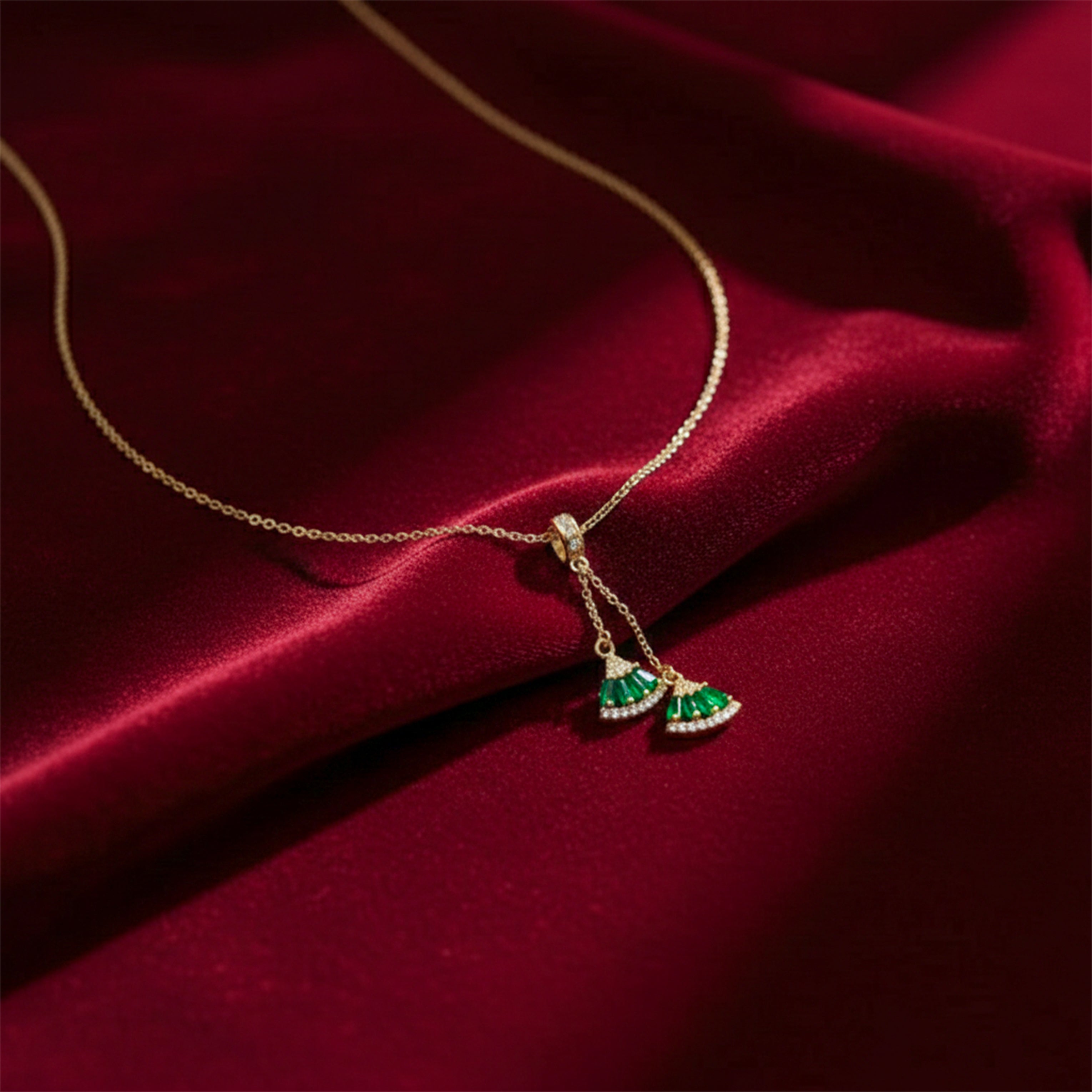 Dangling Fan Charm Women Neckless GWN -95
