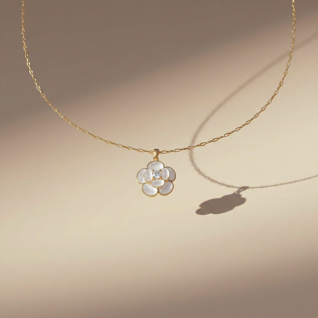 White Floral Charm Pendant Necklace GWN -126