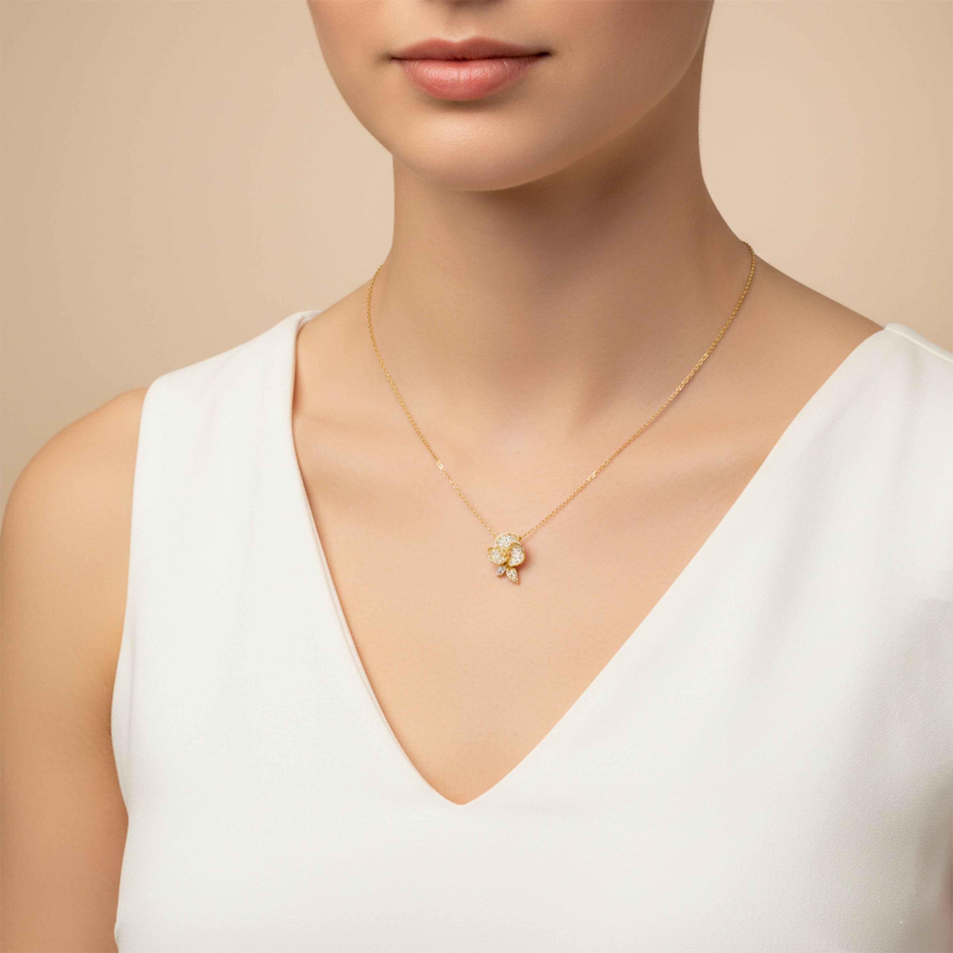Crystal Flower Pendant Necklace GWN -153