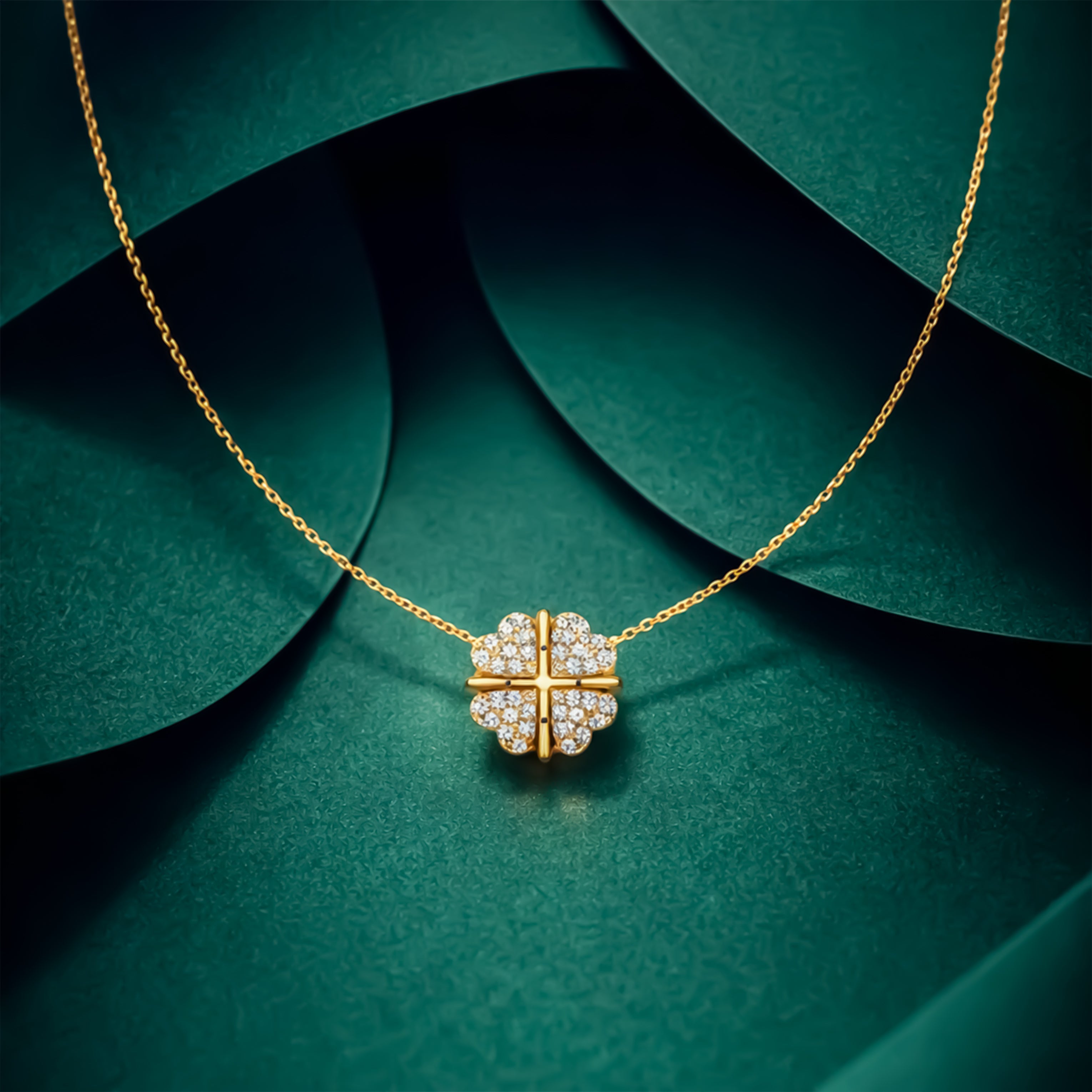 Clover Crystal Pendant Necklace GWN -138