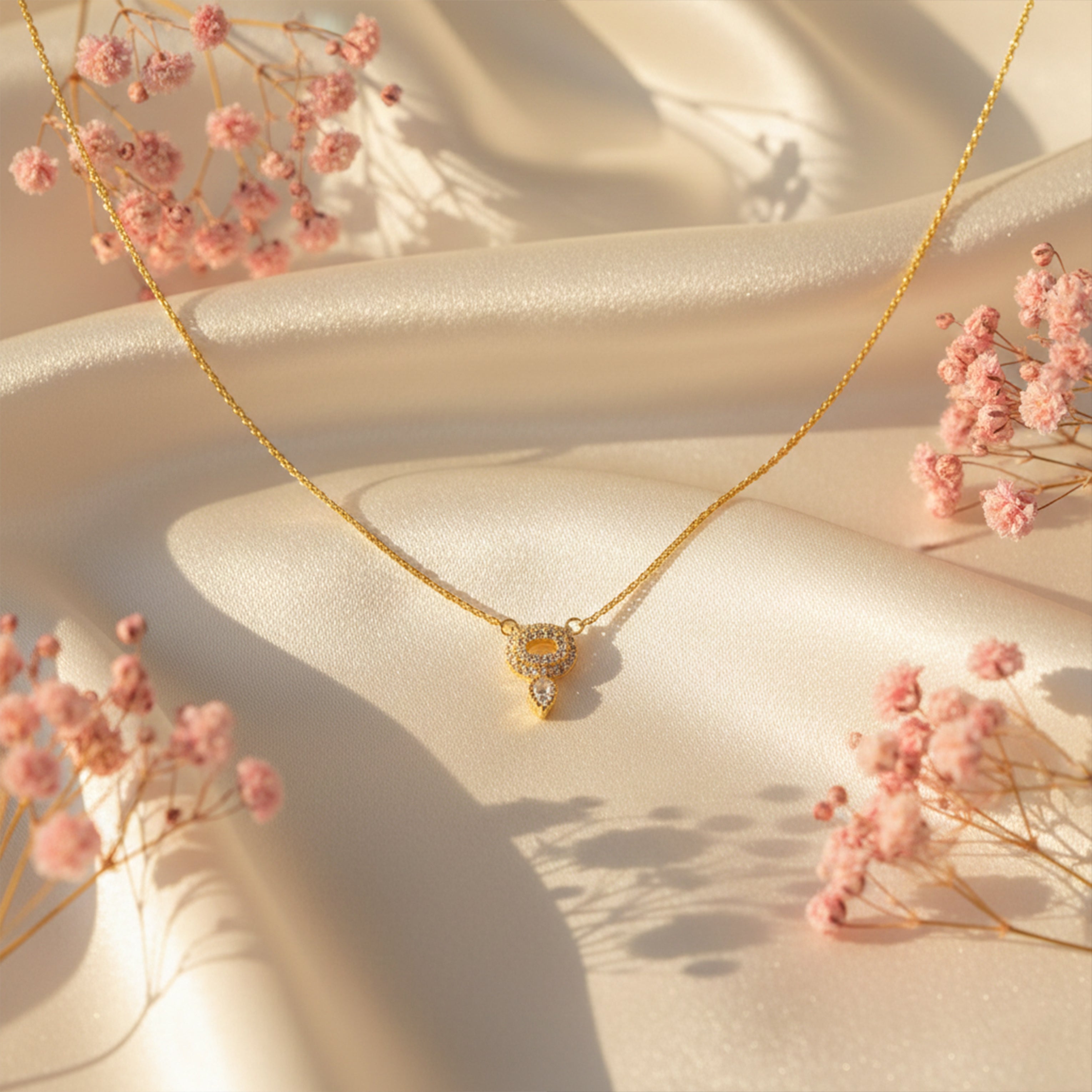 Golden Clover Spark Pendant Necklace GWN -55