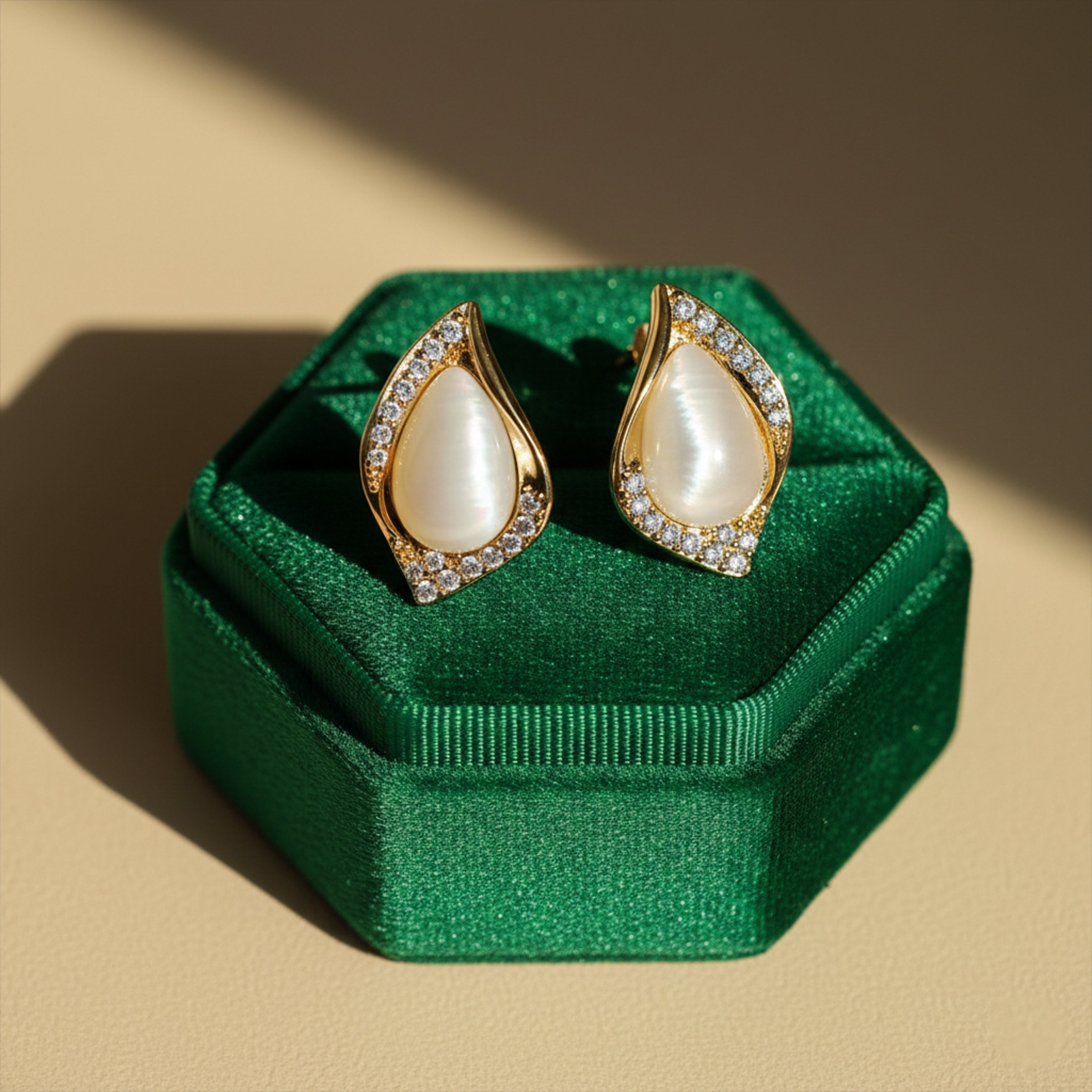 Elegant Teardrop Crystal Stud Earrings GWE -142