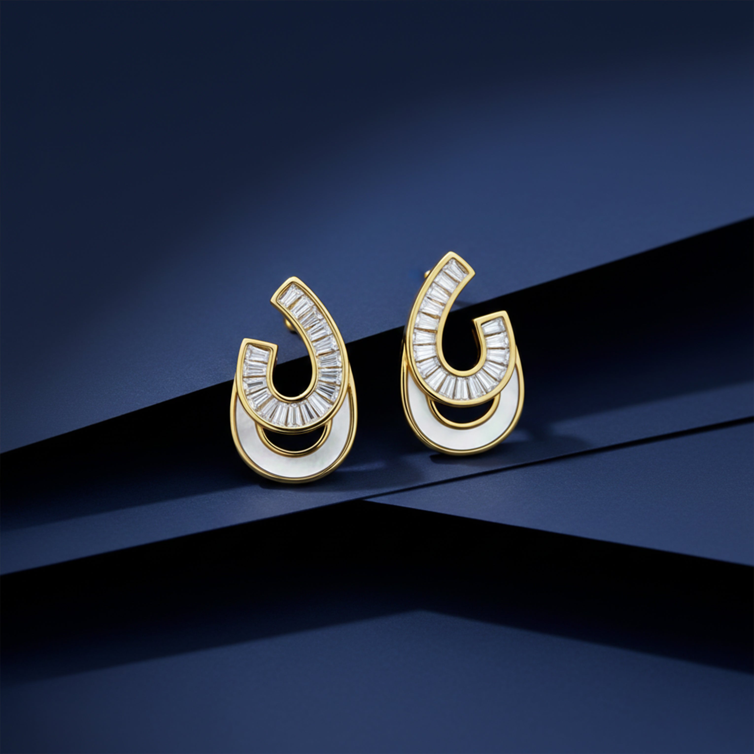 Gold Curv Stud Earrings GWE -163