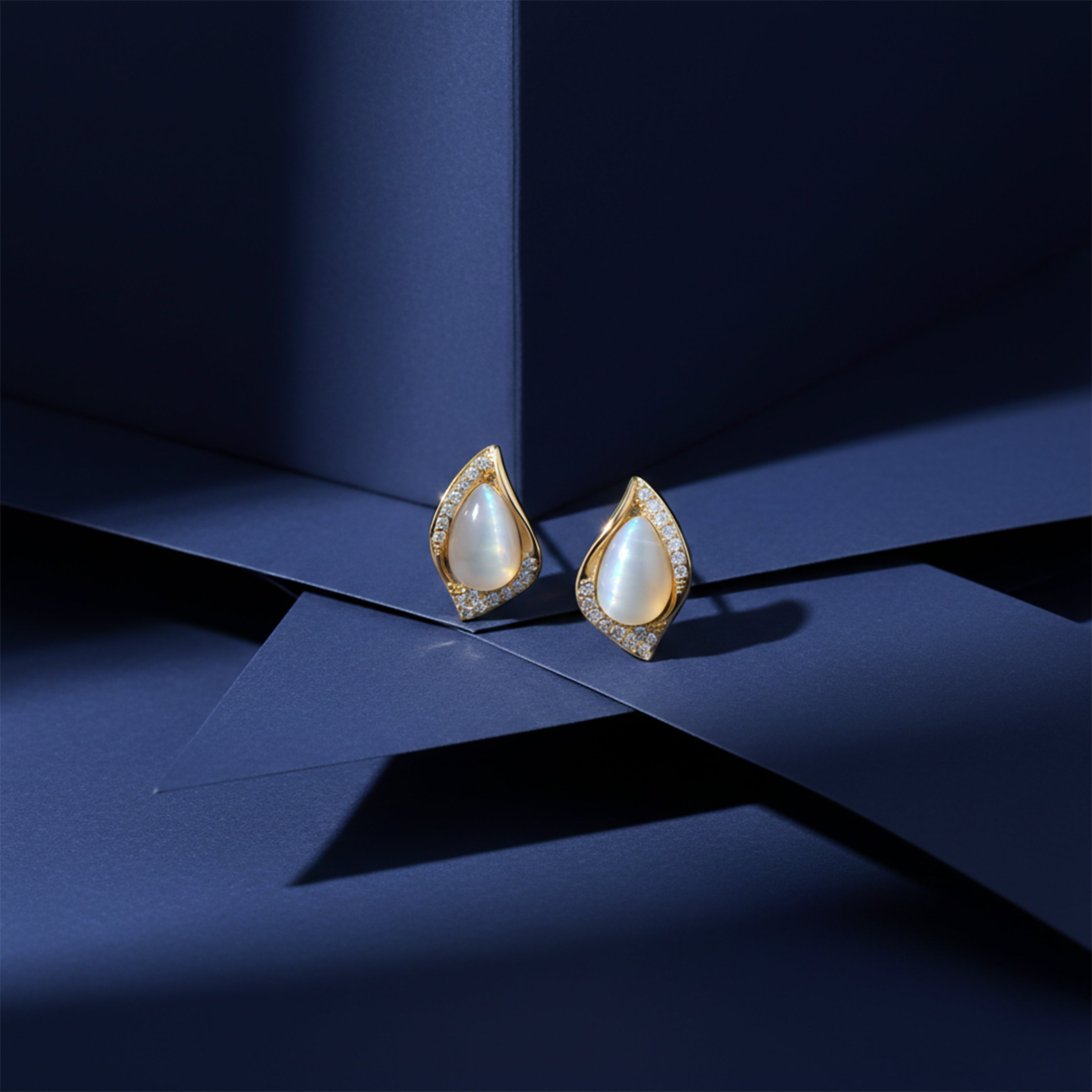Elegant Teardrop Crystal Stud Earrings GWE -142