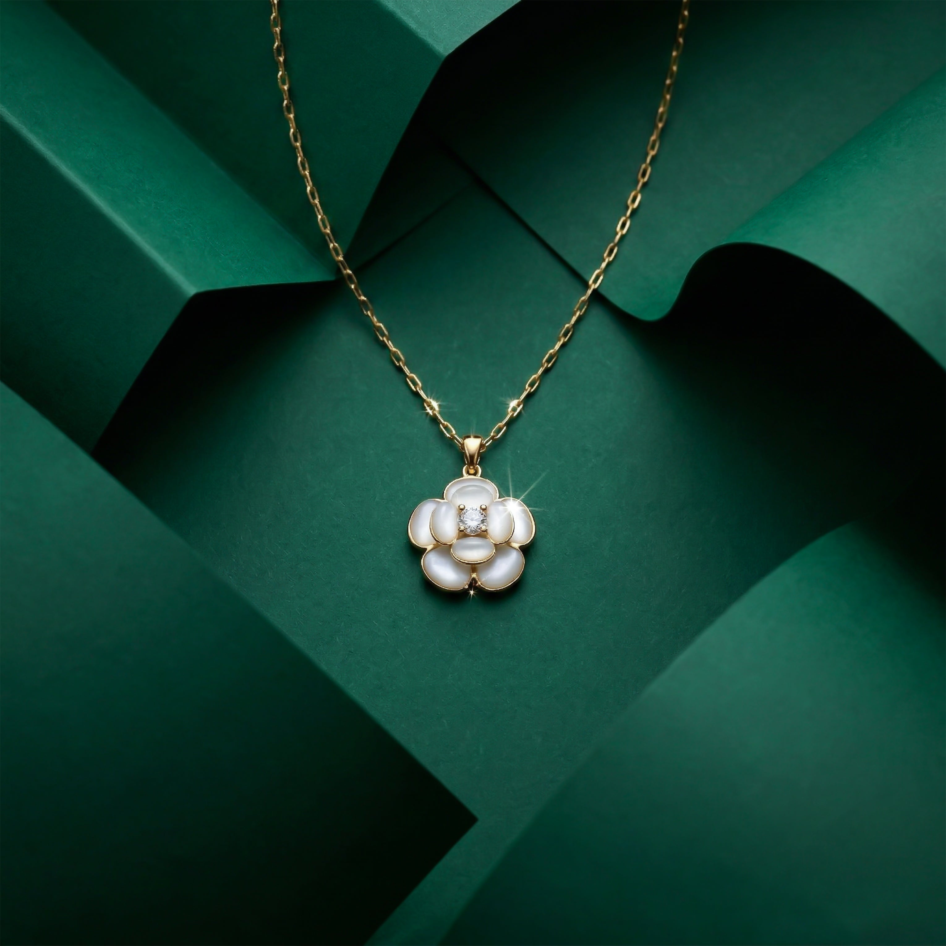 White Floral Charm Pendant Necklace GWN -126