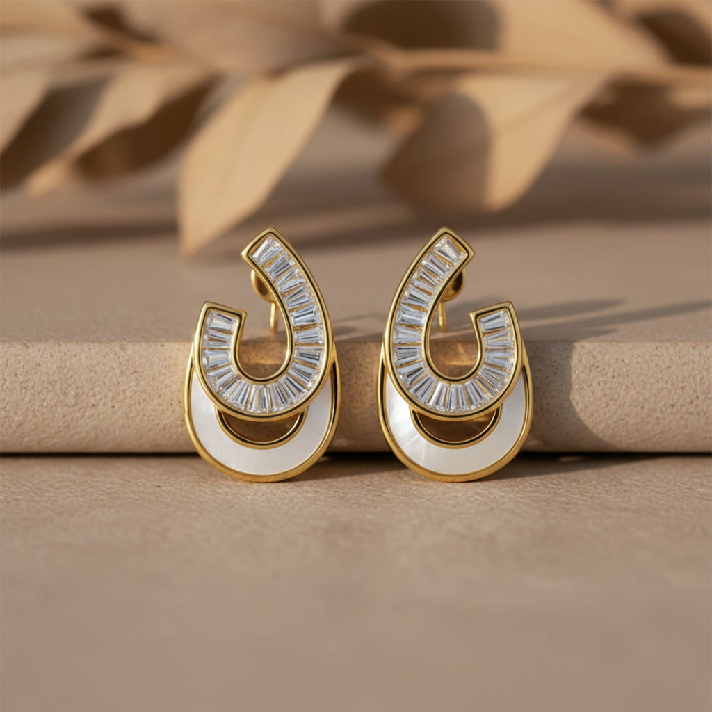 Gold Curv Stud Earrings GWE -163