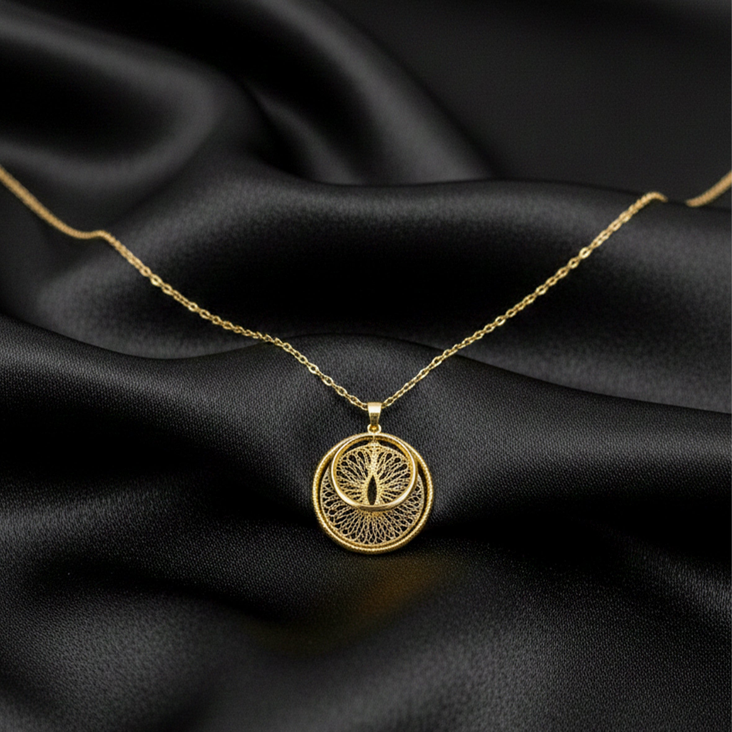 Vintage-Inspired Gold Filigree Circle Women Necklace GWN -158