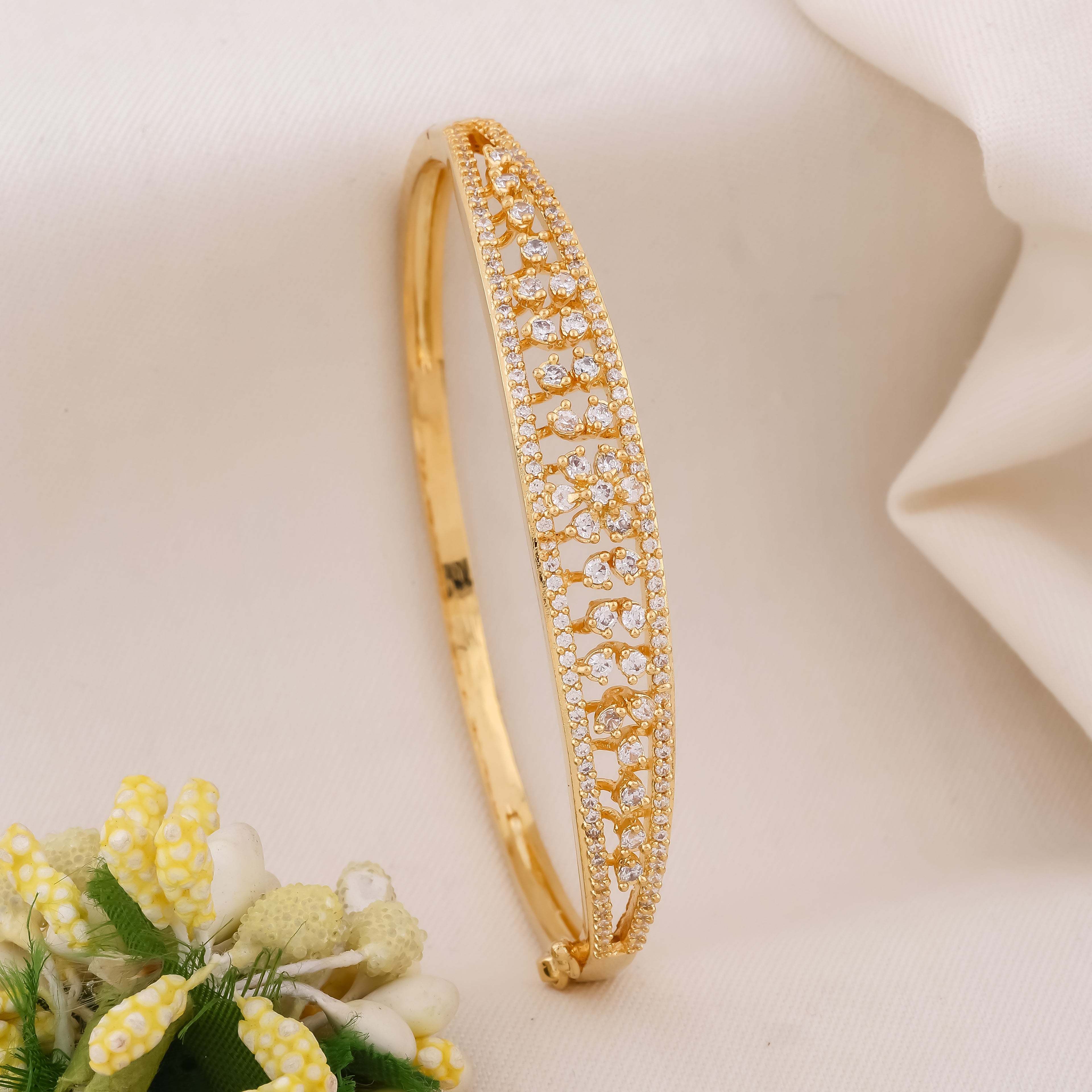 Wibestone Vishaka Kada – Classic Elegance in Every Detail