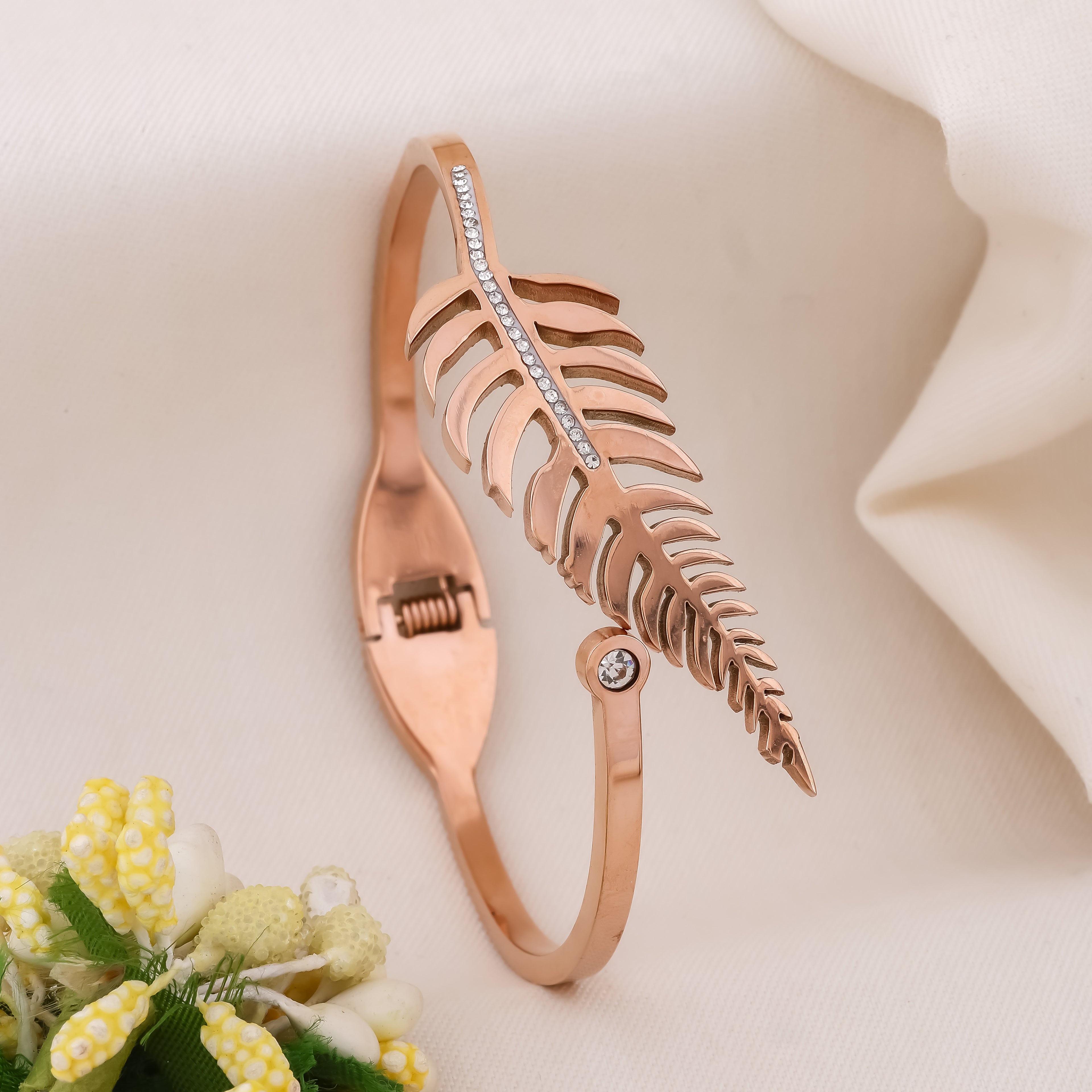 Wibestone Yuvika Kada – Elegant Gold-Tone Statement Bracelet